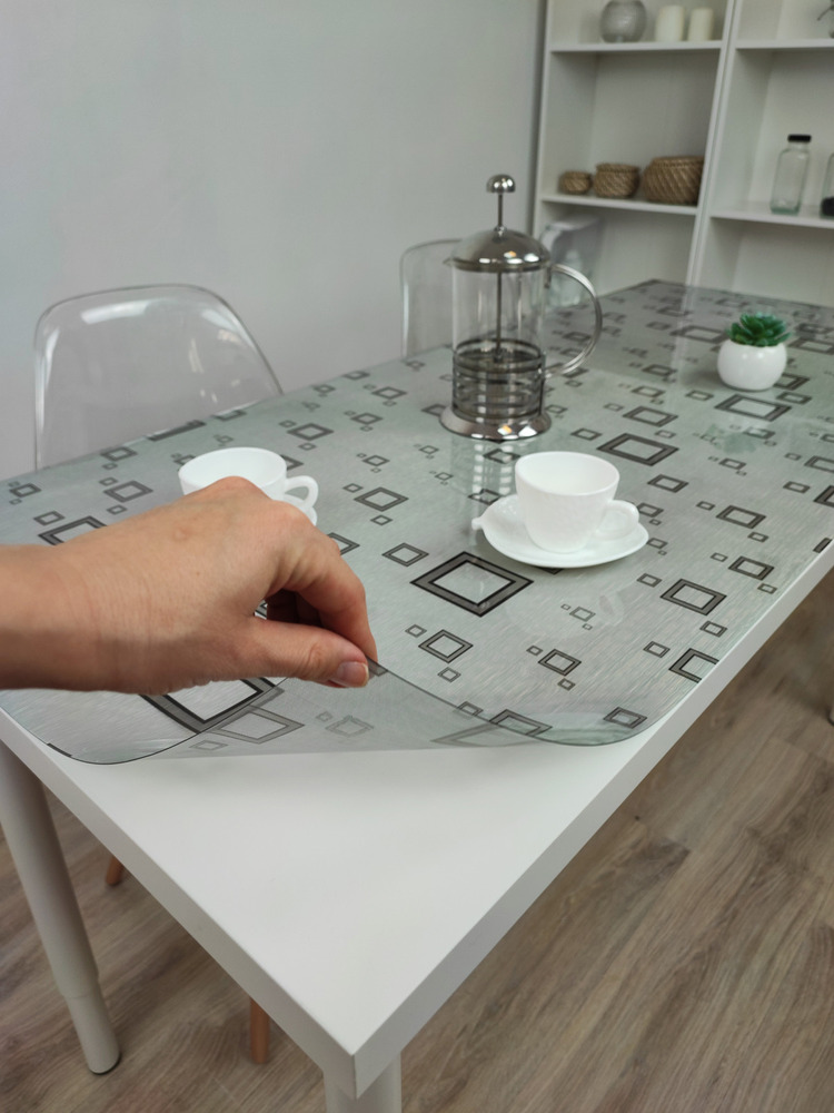 Скатерть с узором серебристые квадраты 60x60см