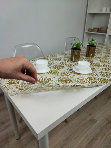 Скатерть с узором золотые розы 100x200см