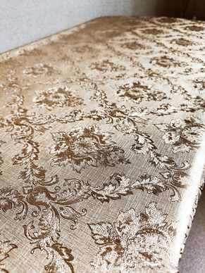 Скатерть цветная metallic вензеля 137x220см
