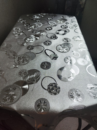 Скатерть цветная metallic геометрия 137x160см