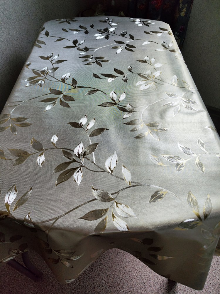 Скатерть цветная metallic ветка 120x137см