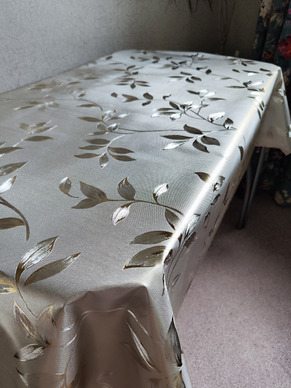 Скатерть цветная metallic ветка 137x220см