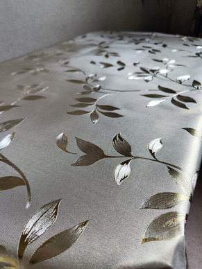Скатерть цветная metallic ветка 137x220см