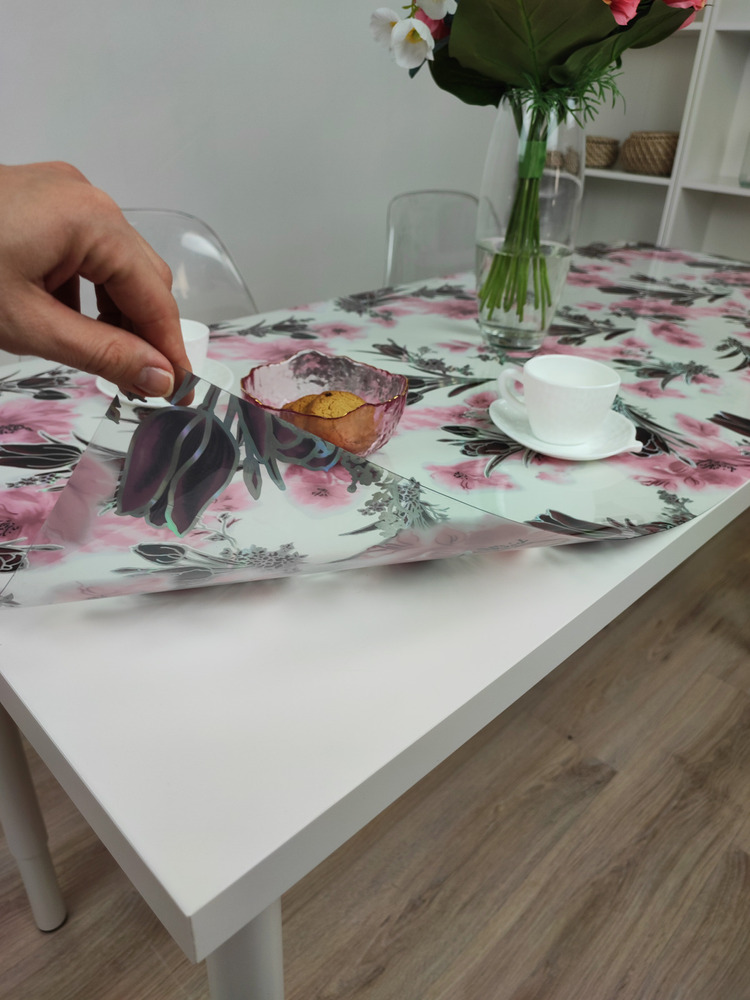 Скатерть с узором розовые цветы 60x60см