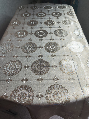 Скатерть цветная metallic классика 120x137см
