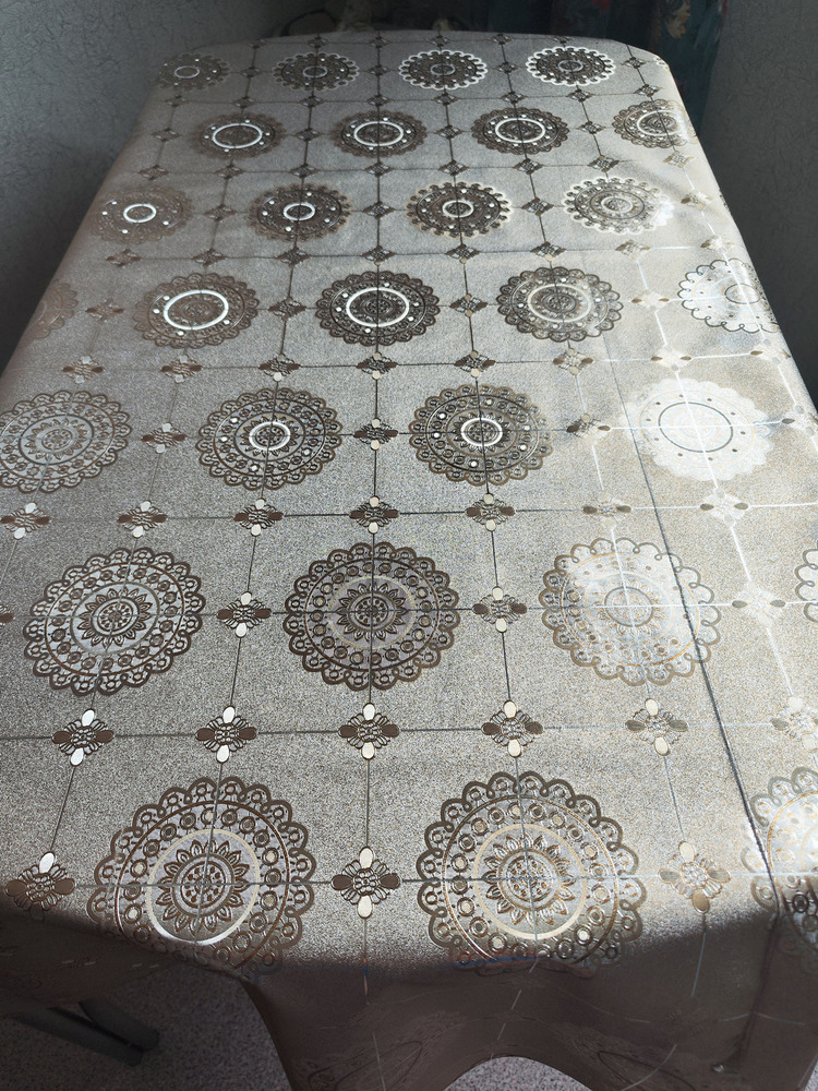 Скатерть цветная metallic классика 137x137см