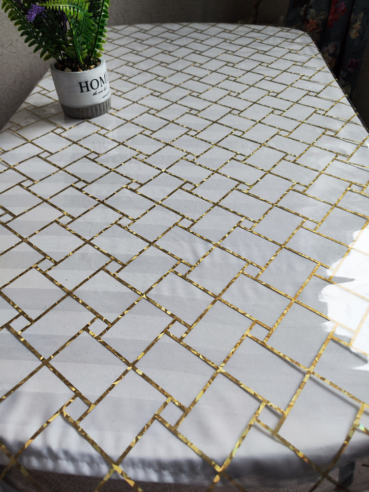 Скатерть с узором золотые прямоугольники 100x120см
